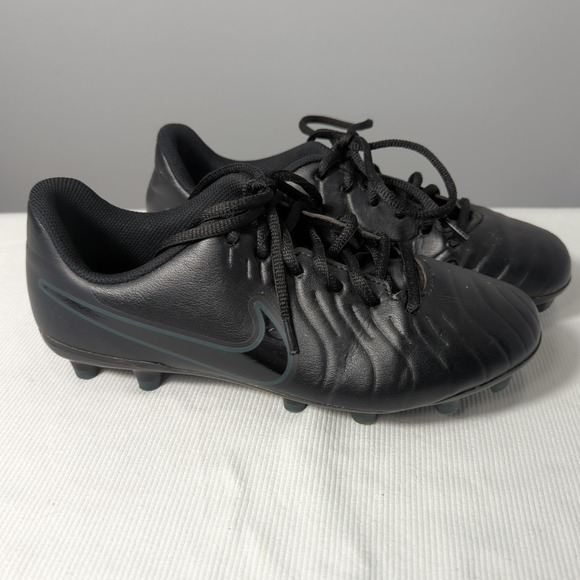 Nike Jr Tiempo Legend 10 Club Big Kids Sz 5 Blac‎ Low-Top Football/Soccer Cleats - Picture 1 of 9